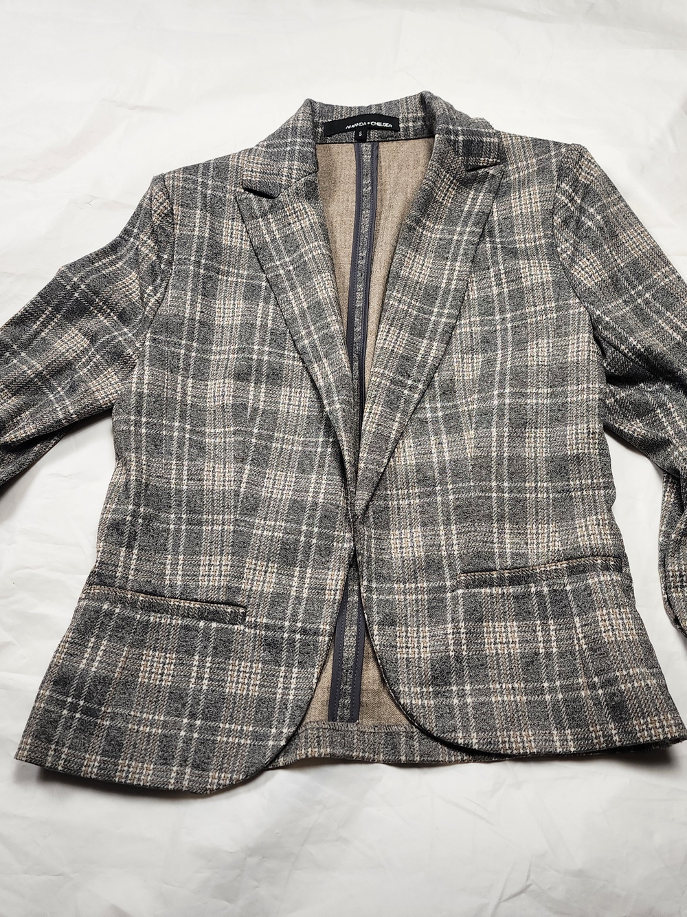 Amanda + Chelsea Plaid Gray/ Tan Balzer Scrunch- Sleeve Size Small New!!!...
